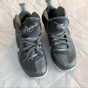 Nike Lebron 9 Size 5.5 Y Sneakers